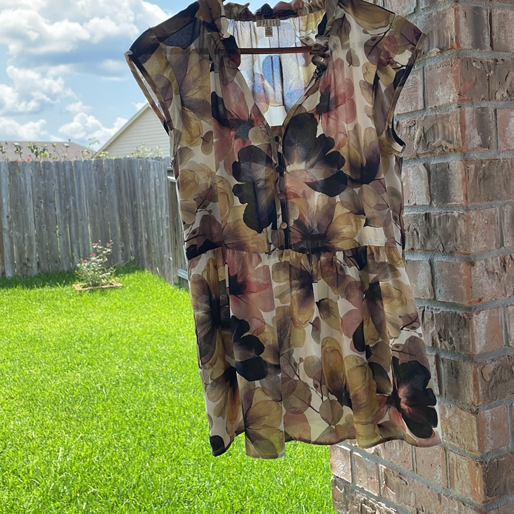 SPENSE FLORAL TOP Ladies SZ Medium Cap sleeve Semi Sheer Like New and Lighweight